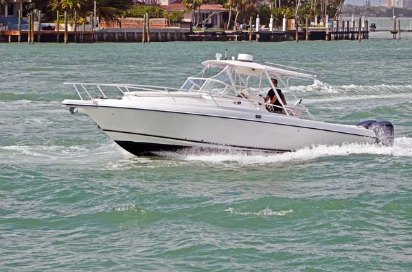 Zwart Wit Sport Vissersboot Cruises Waterweg Florida Intra Kust Uit — Stockfoto