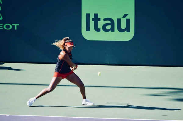 Naomi Osaka Preparando Para Acertar Duas Mãos Costas Sua Primeira — Fotografia de Stock