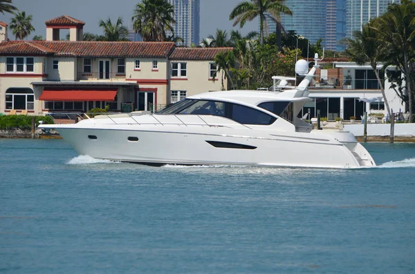 Luxusní Loď Floridě Uvnitř Pobřežních Vodních Cestách Miami Beach — Stock fotografie