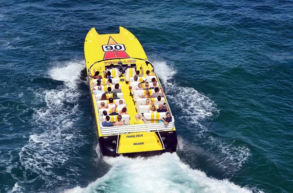 美国佛罗里达州迈阿密海滩 2019年11月10日 乘高速快艇游览迈阿密及迈阿密海滨的俯瞰图 — 图库照片