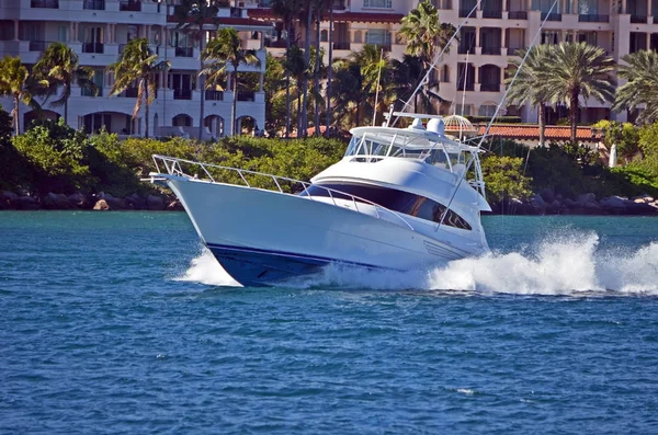 High End Sports Fishing Boat Speeding Government Cut Miami Beach — Stock Photo, Image