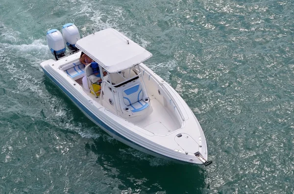 Angled Overhead View Open Motorboat Fiberglass Canopy Powered Two Outboard — Stock Photo, Image