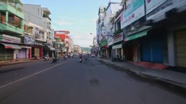 Yoğun trafik sokak sürüş scooter 