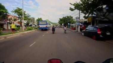 Yoğun trafik sokak sürüş scooter 