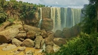 yüksek güçlü şelale