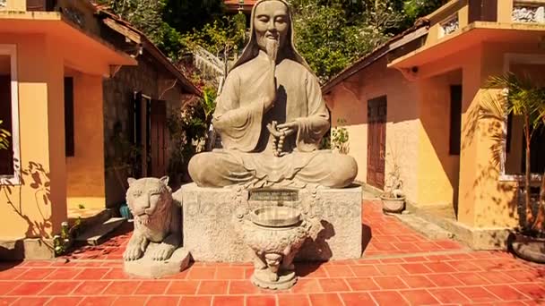 Monumentala Buddha staty — Stockvideo