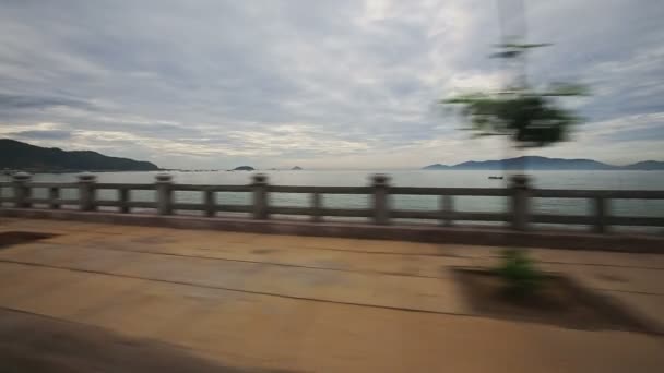 Sea embankment in vietnamese resort city — Stock Video