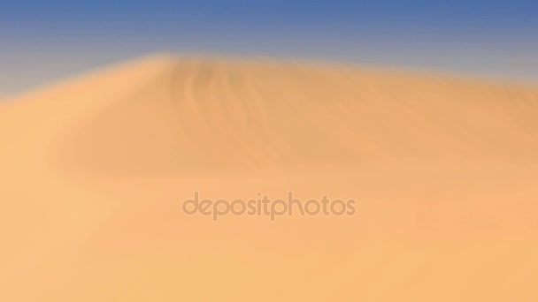 Duna de areia colina com faixas — Vídeo de Stock