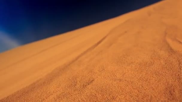 Camera moves along quicksand in sand dunes — Stock Video