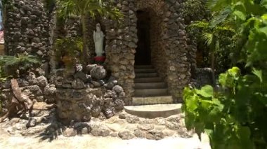 ham taşlarla inşa edilmiş modern Kilisesi