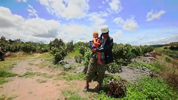 Father with daughter and shows hydro-power station — Stock Video