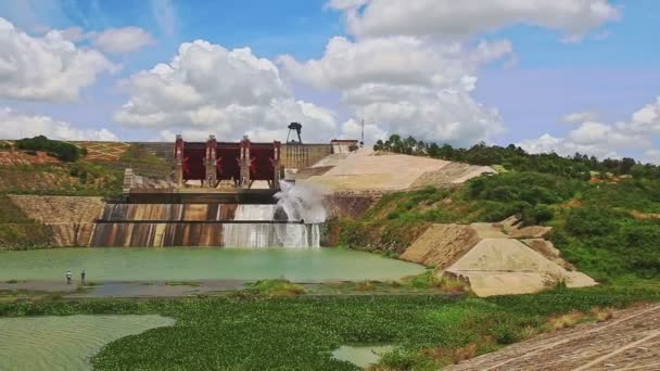 Voie d'accès au barrage de la centrale hydroélectrique — Video