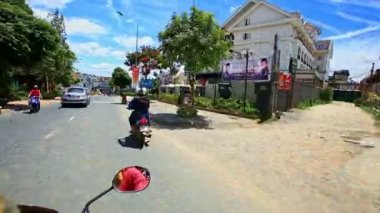 Rating binalar sokak boyunca scooter