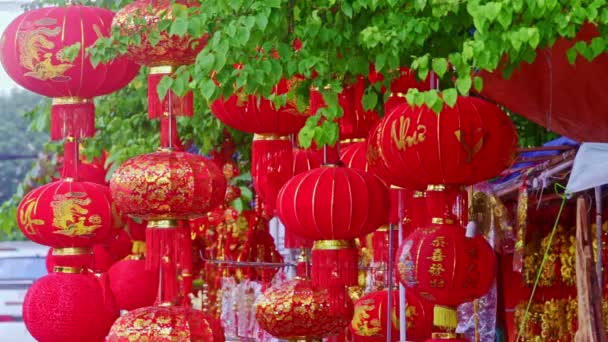 Lanternes chinoises sur le marché de rue — Video