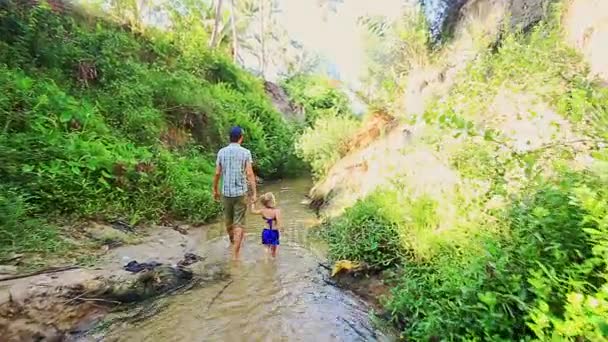 Dad with Daughter Walk Barefoot along Pure Narrow Stream — Stock Video
