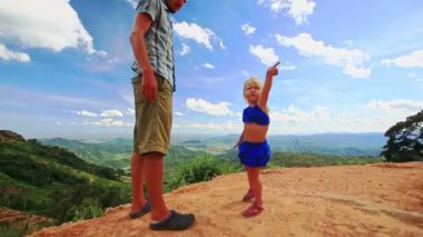 Baba ile kızı kumul Crest Vadisi üzerinden üzerine