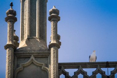 Kırım Vorontsov Sarayı ana giriş oyulmuş taş çatı korkuluk küçük rakam Kuleli