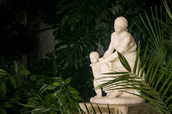 크리미아 Vorontsov 대리석 그리스 정원에서 조각으로 — 스톡 사진