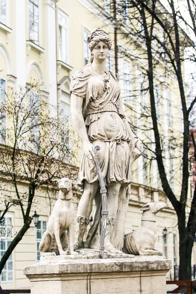 Λβιβ Πόλη κρήνη με το γλυπτό της θεάς Diana — Φωτογραφία Αρχείου