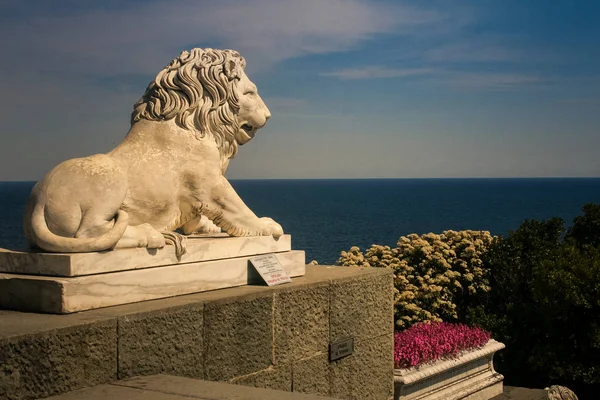 Βοροντσώφ Παλάτι Closeup Πλευρά Δείτε Παλιό Μαρμάρινο Λιοντάρι Γλυπτική Πάρκο — Φωτογραφία Αρχείου