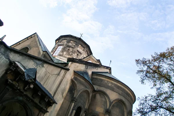 Parte Superior Pequena Igreja Armênia Antiga Com Cruz Paredes Descascadas — Fotografia de Stock