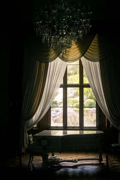 Vorontsov Palace Interior Room White Grand Piano Lit Window Curtains — Stock Photo, Image