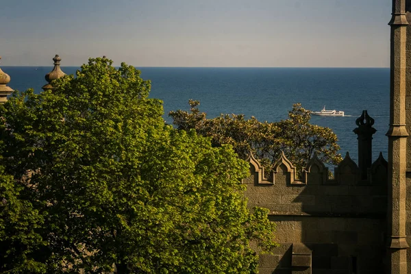 Panorama Azure Sea Ship Vorontsov Palace Sunlight Crimea Springtime — Stock Photo, Image