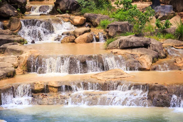 Cascata Pequenas Cachoeiras Rios Montanha Espumosas Longo Brownstones Parque Tropical — Fotografia de Stock