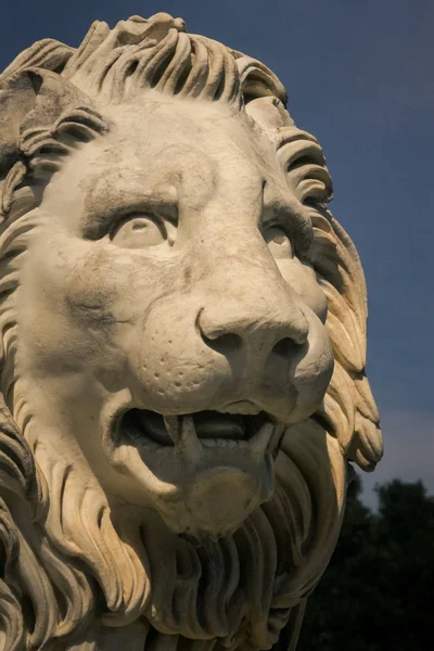 Closeup Old Marble Greek Mythological Lion Sculpture Front Vorontsov Palace — Stock Photo, Image