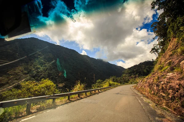 View Sunny Highway Hills Blue Sky Out Car Window — Stock Photo, Image