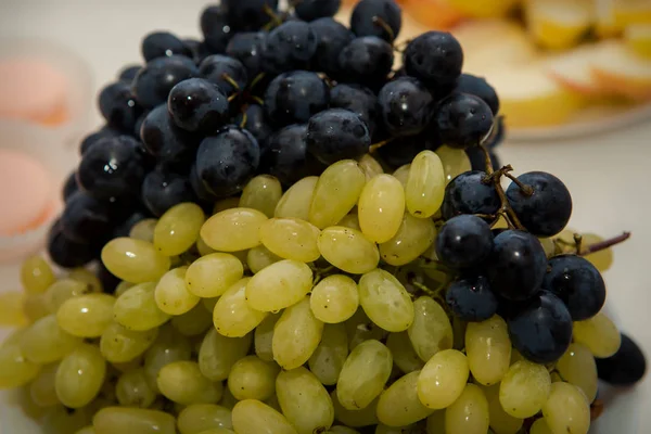 Batch Fresh Blue Green Grape Vines Closeup — Stock Photo, Image