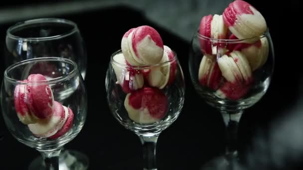 Confectionery Hands Put White Pink French Dessert Macaroons Creamy Intercalaire — Stock Video