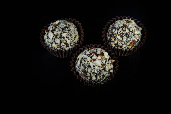 Trois Petites Boules Rondes Bonbons Chocolat Avec Copeaux Noix Coco — Photo