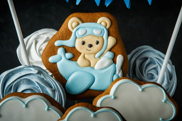 Horizontal View Cloud Shaped Gingerbread Zephyr Bizet Birthday Cake Decoration — Stock Photo, Image