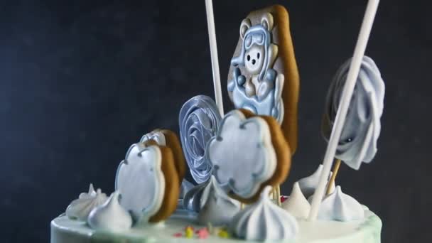 Doğum Günü Pastası Gingerbread Bizet Zephyr Gökyüzü Tema Ile Dekore — Stok video