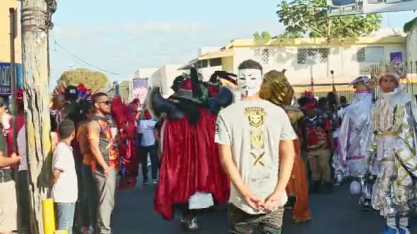 Concepcion Vega Dominikanische Republik Februar 2019 Männer Traditionellen Karnevalskostümen Laufen — Stockvideo