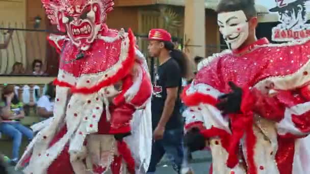 Concepcion Vega Dominicaanse Republiek Februari 2019 Mannen Flamboyante Carnavalskostuums Marcheren — Stockvideo