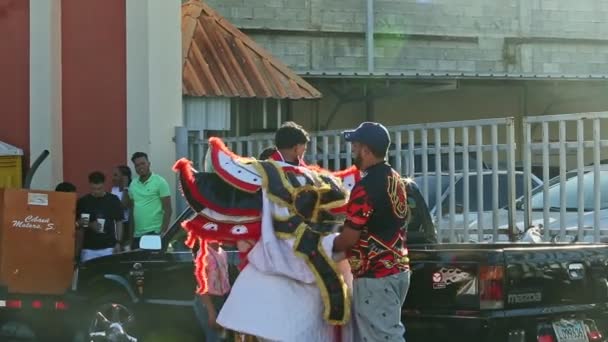 Concepcion Vega Домініканська Республіка Лютого 2019 Повільний Масштаб Чоловіки Допомагають — стокове відео