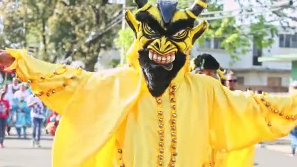 Concepcion Vega Dominikanische Republik Februar 2019 Mann Maskendämonenkostüm Tanzt Auf — Stockvideo