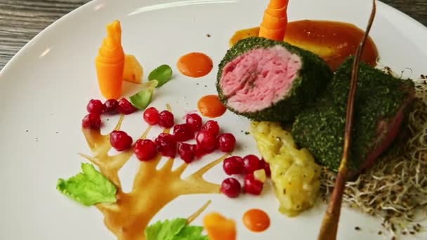 Top view closeup exquisite decorated trendy restaurant meat dish with vegetables — Stockvideo