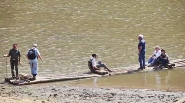 Kafkas Turistler Kurulu Tahta Raft Gölü kıyısındaki Koltuk