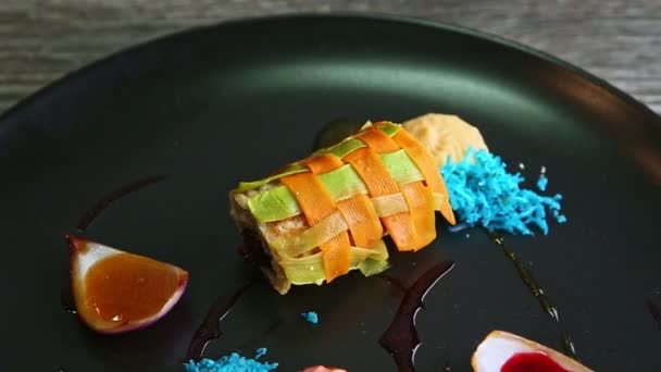 Closeup panorama at exquisite decorated vegetable rolls stuffed with minced meat — Stok video