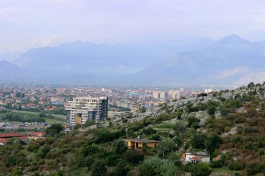 Rozafa Kalesi, Şkodra, Arnavutluk. Şehir ve dağlar