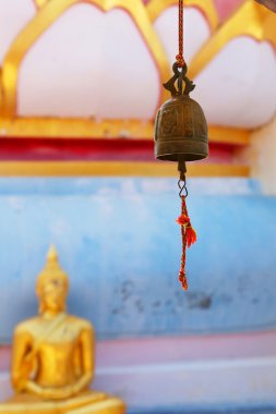 Buda çan renkli ip ile