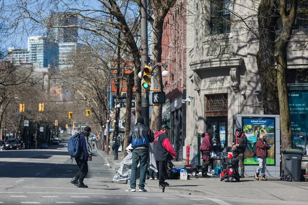 バンクーバー カナダ ヘイスティングス キャロル通り 2020年5月8日ダウンタウンの巨大なホームレス問題 オピオイド危機 失業と絶望 Covid19の街はロックダウン — ストック写真