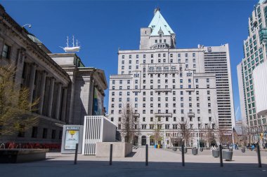 Vancouver, BC, Kanada, 14 Mayıs, Vancouver 'ın boş ve güzel bir şehir merkezi, boş alışveriş sokakları, turistik yerler, kapalı işletmeler, Vancouver Fairmont Oteli.