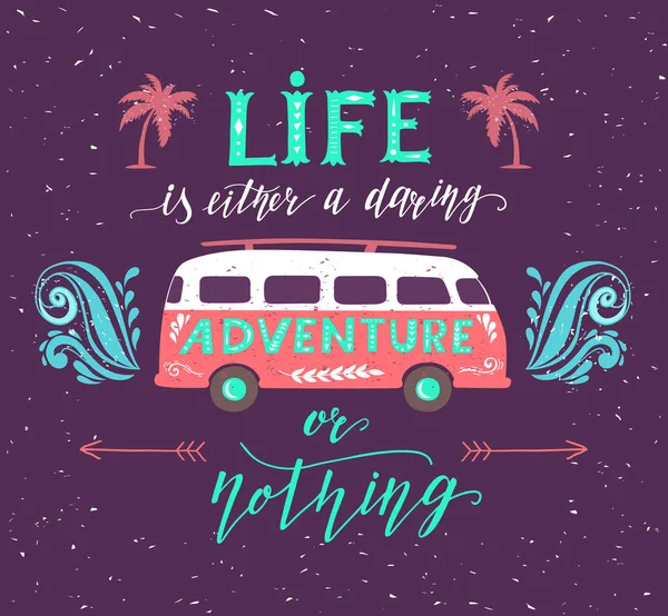 Cartaz de viagem com citação motivação. Impressão de verão vintage com um mini-ônibus . — Vetor de Stock