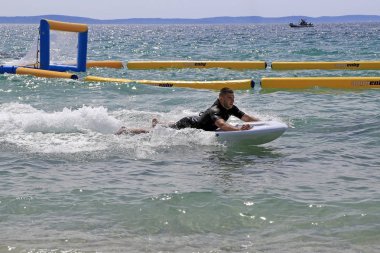 Yaz eğlenceli elektrik bodyboard üzerinde