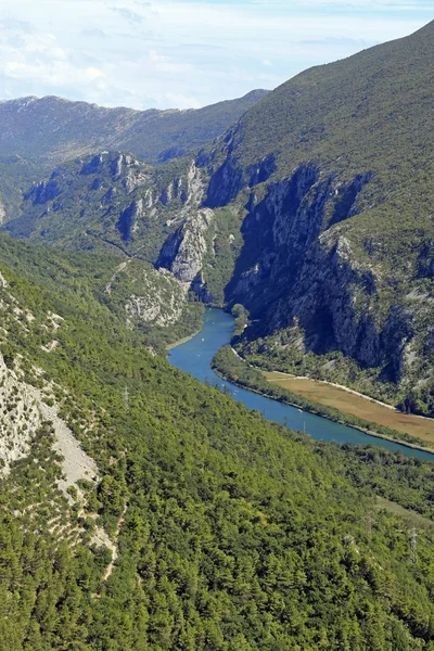 Floden Cetina flöde — Stockfoto