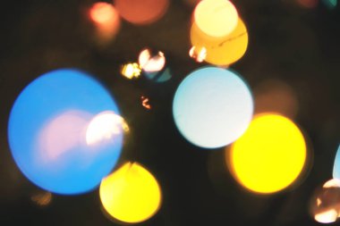 Noel çok renkli bokeh. Arka plan ile ufuk ışık.